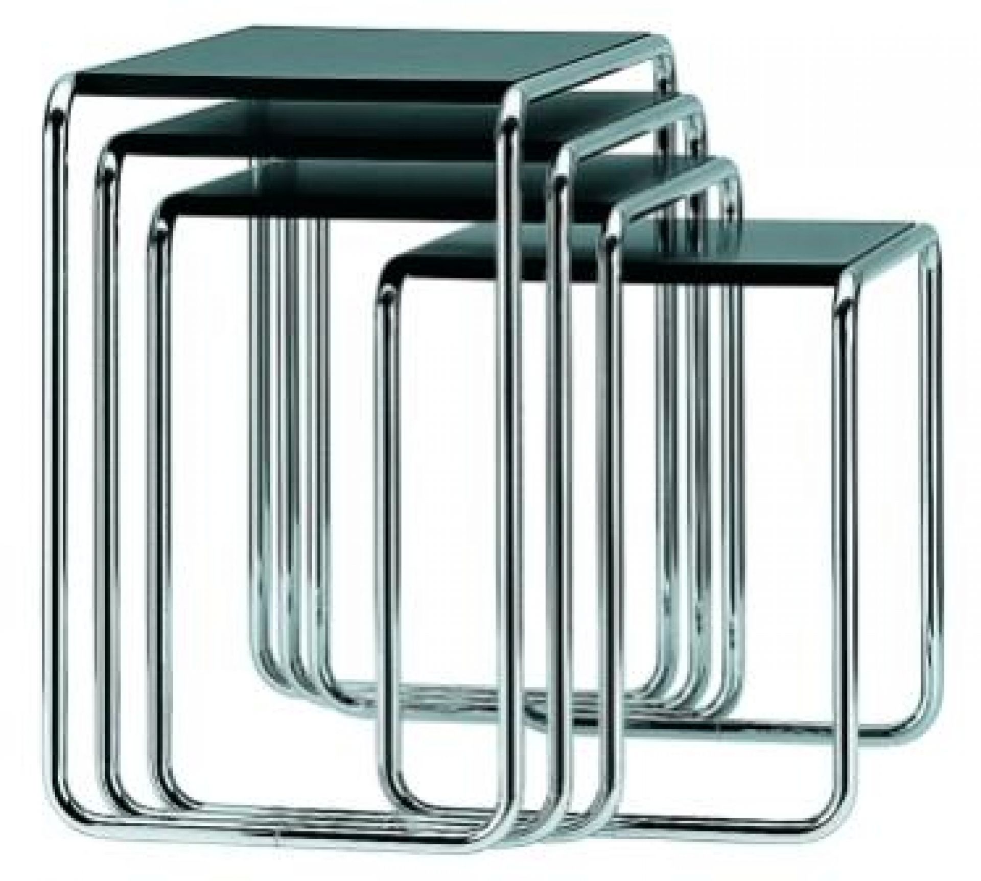 Set aus drei Thonet Beistelltischen B 9 mit schwarzer Tischplatte und verchromtem Stahlrohrgestell.
